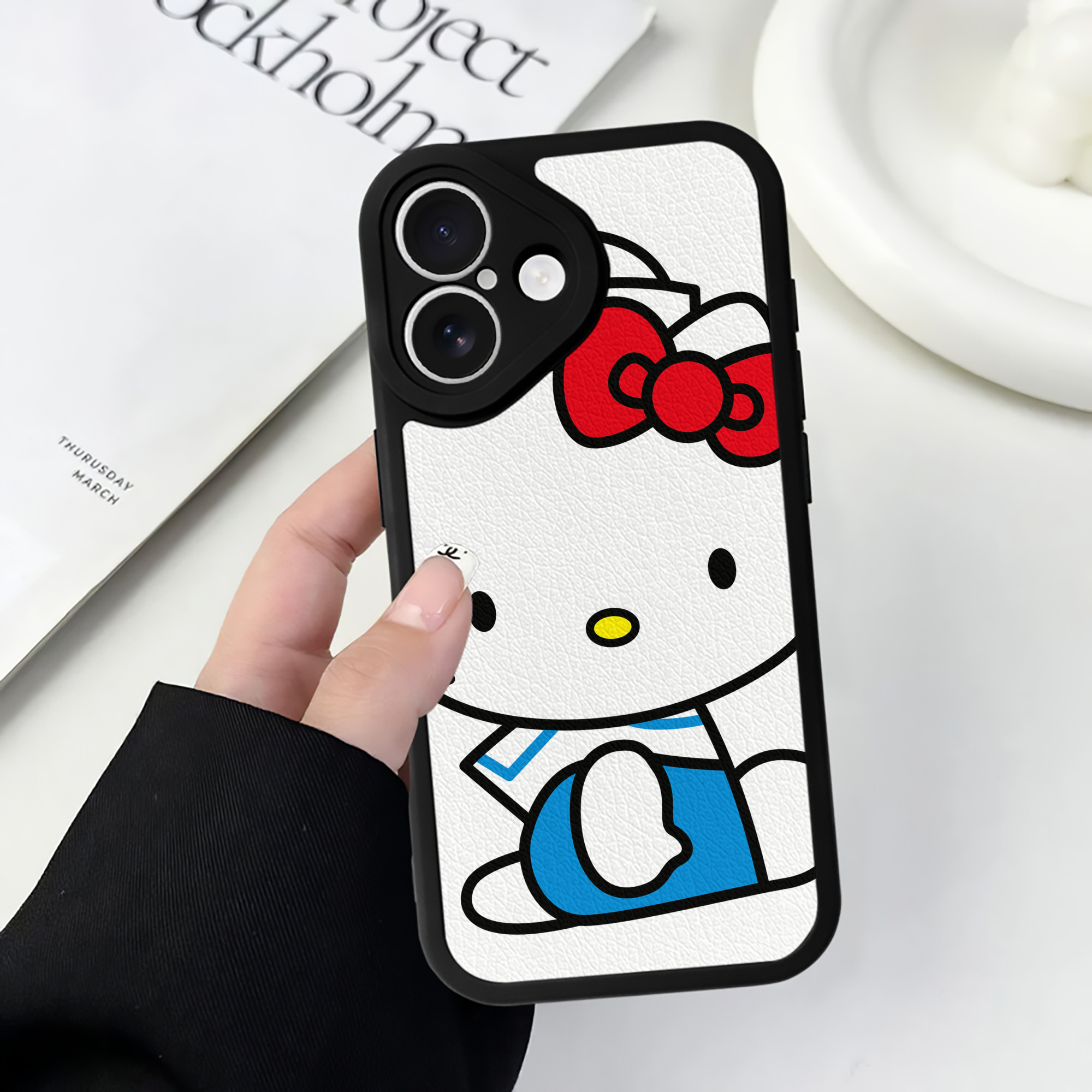 （画像用） Hello Kitty ハローキティ 【iPhone 16シリーズ対応】シリコンスマホケース（レザー調） 材質：シリコン